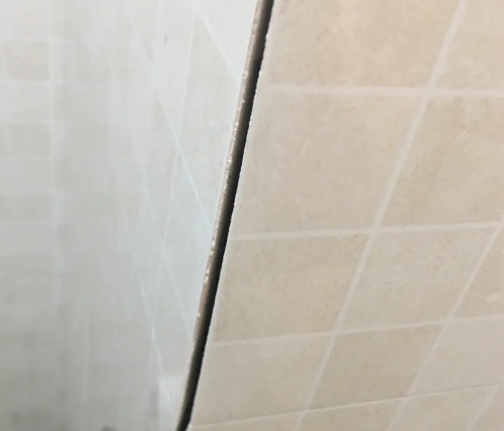 新野瓷砖空鼓维修公司分享阳台瓷砖脱落的修复过程可以分为以下几个步骤